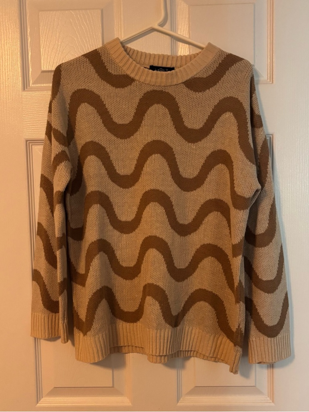 Neutral Wave Pattern Crewneck Sweater